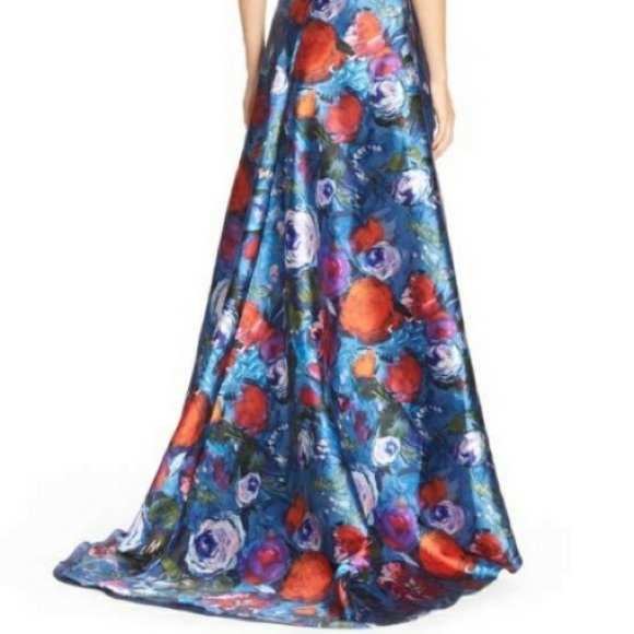 Pamella Roland Jacquard Floral Gown with train - Picture 4 of 5